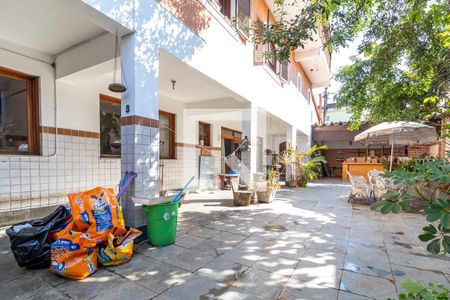 Casa à venda com 385m², 5 quartos e 2 vagasQuintal