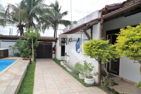 Casa para alugar com 506m², 5 quartos e 8 vagasFachada lateral