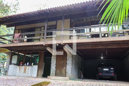 Casa para alugar com 350m², 5 quartos e 6 vagas Casa para alugar com 350m², 5 quartos e 6 vagasFachada