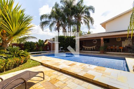 Casa à venda com 900m², 4 quartos e 5 vagas Casa à venda com 900m², 4 quartos e 5 vagasQuintal com piscina