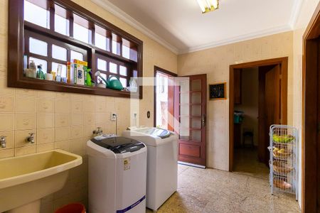 Casa à venda com 900m², 4 quartos e 5 vagas Casa à venda com 900m², 4 quartos e 5 vagasÁrea de serviço