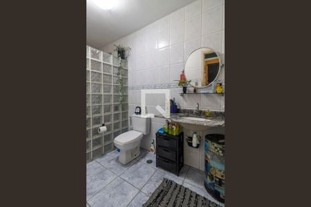 Casa à venda com 216m², 4 quartos e 2 vagas Casa à venda com 216m², 4 quartos e 2 vagasBanheiro 1