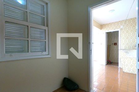 Casa à venda com 128m², 2 quartos e 2 vagasQuarto de Serviço