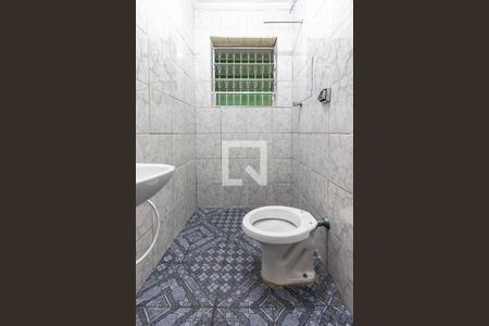Banheiro  de casa para alugar com 1 quarto, 50m² em Jardim Fernandes, São Paulo