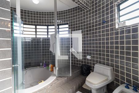 Casa à venda com 430m², 3 quartos e 3 vagasBanheiro da Suíte