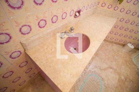 Casa à venda com 247m², 4 quartos e 3 vagasBanheiro da Suíte