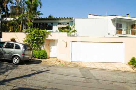 Casa à venda com 247m², 4 quartos e 3 vagasFachada