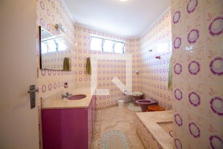 Casa à venda com 247m², 4 quartos e 3 vagasBanheiro da Suíte