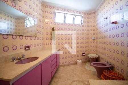 Casa à venda com 247m², 4 quartos e 3 vagasBanheiro da Suíte