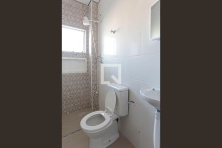 Banheiro de casa para alugar com 1 quarto, 35m² em Parque Paineiras, São Paulo