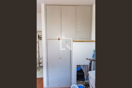 Apartamento à venda com 116m², 4 quartos e 1 vaga Apartamento à venda com 116m², 4 quartos e 1 vagaArmário do Quarto de Serviço