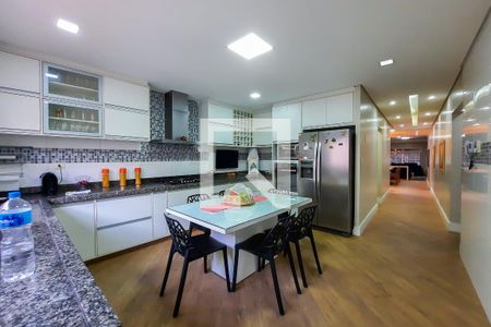 Casa à venda com 270m², 4 quartos e 4 vagas Casa à venda com 270m², 4 quartos e 4 vagasCozinha