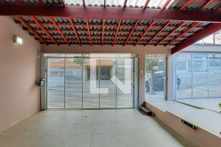 Casa à venda com 270m², 4 quartos e 4 vagas Casa à venda com 270m², 4 quartos e 4 vagasVista