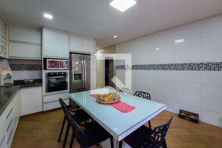 Casa à venda com 270m², 4 quartos e 4 vagas Casa à venda com 270m², 4 quartos e 4 vagasCozinha