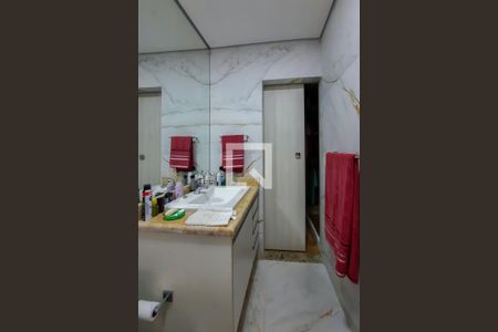 Casa à venda com 270m², 4 quartos e 4 vagas Casa à venda com 270m², 4 quartos e 4 vagasBanheiro da Suíte 1