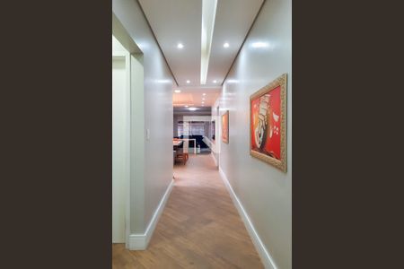 Casa à venda com 270m², 4 quartos e 4 vagas Casa à venda com 270m², 4 quartos e 4 vagasCorredor