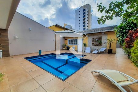 Casa à venda com 270m², 4 quartos e 4 vagas Casa à venda com 270m², 4 quartos e 4 vagasPiscina