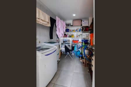 Casa à venda com 270m², 4 quartos e 4 vagas Casa à venda com 270m², 4 quartos e 4 vagasÁrea de Serviço