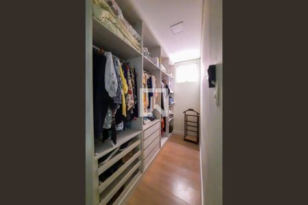 Casa à venda com 270m², 4 quartos e 4 vagas Casa à venda com 270m², 4 quartos e 4 vagasSuíte 1