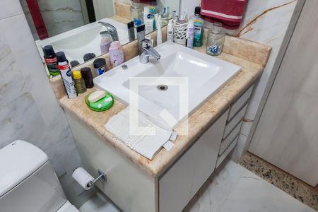 Casa à venda com 270m², 4 quartos e 4 vagas Casa à venda com 270m², 4 quartos e 4 vagasBanheiro da Suíte 1