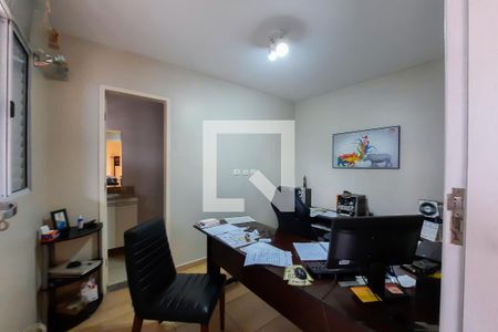 Casa à venda com 270m², 4 quartos e 4 vagas Casa à venda com 270m², 4 quartos e 4 vagasEscritório