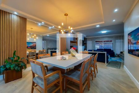 Casa à venda com 270m², 4 quartos e 4 vagas Casa à venda com 270m², 4 quartos e 4 vagasSala