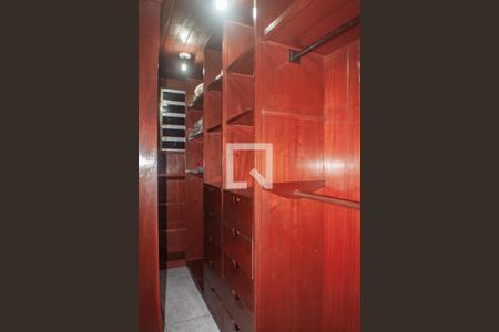 Casa para alugar com 292m², 3 quartos e 4 vagas Casa para alugar com 292m², 3 quartos e 4 vagasCloset da suíte