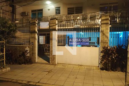 Casa para alugar com 292m², 3 quartos e 4 vagas Casa para alugar com 292m², 3 quartos e 4 vagasFachada