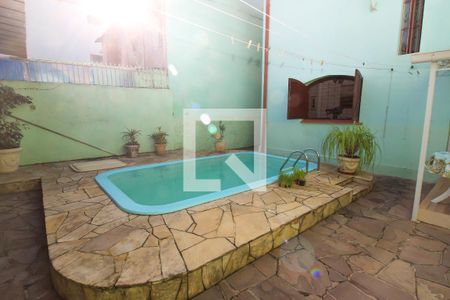 Casa à venda com 178m², 4 quartos e 1 vaga Casa à venda com 178m², 4 quartos e 1 vagaPiscina