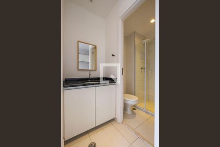 Banheiro de kitnet/studio para alugar com 1 quarto, 25m² em Cerqueira César, São Paulo