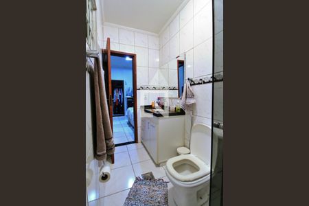 Casa à venda com 137m², 3 quartos e 3 vagasBanheiro do Quarto 2 (suite)