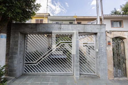Casa à venda com 165m², 3 quartos e 3 vagas Casa à venda com 165m², 3 quartos e 3 vagasFachada