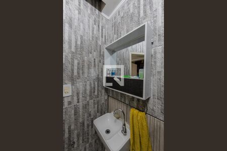 Casa à venda com 165m², 3 quartos e 3 vagas Casa à venda com 165m², 3 quartos e 3 vagasBanheiro Social