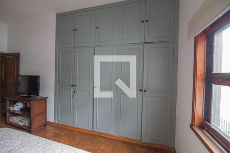 Casa à venda com 440m², 5 quartos e 8 vagas Casa à venda com 440m², 5 quartos e 8 vagasQuarto