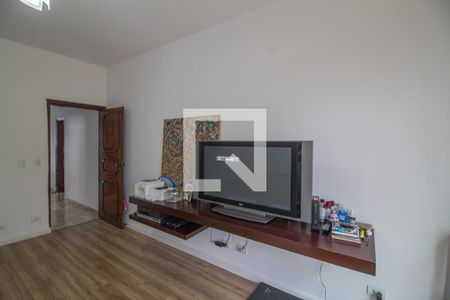 Casa à venda com 440m², 5 quartos e 8 vagas Casa à venda com 440m², 5 quartos e 8 vagasSala de TV