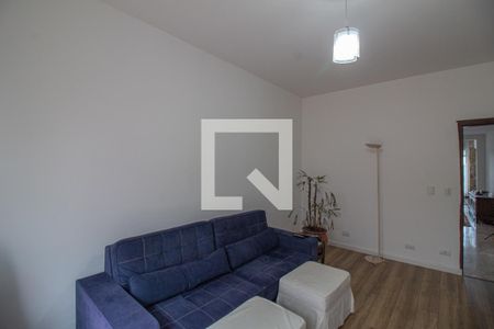 Casa à venda com 440m², 5 quartos e 8 vagas Casa à venda com 440m², 5 quartos e 8 vagasSala de TV