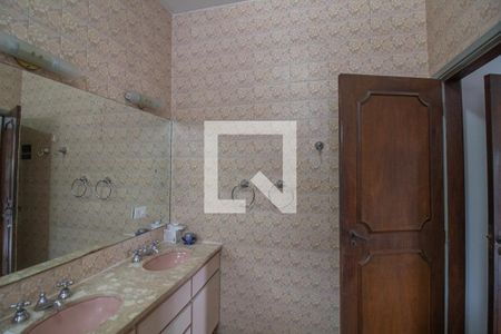 Casa à venda com 440m², 5 quartos e 8 vagas Casa à venda com 440m², 5 quartos e 8 vagasBanheiro da Suíte 1