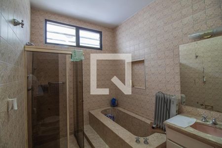 Casa à venda com 440m², 5 quartos e 8 vagas Casa à venda com 440m², 5 quartos e 8 vagasBanheiro da Suíte 1