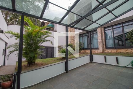 Casa à venda com 440m², 5 quartos e 8 vagas Casa à venda com 440m², 5 quartos e 8 vagasGaragem