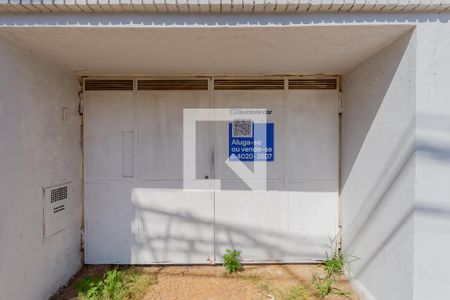 Casa à venda com 150m², 3 quartos e 2 vagas Casa à venda com 150m², 3 quartos e 2 vagasFachada