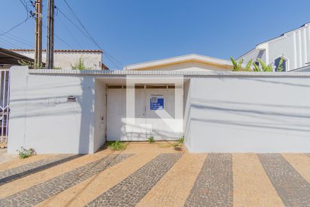 Casa à venda com 150m², 3 quartos e 2 vagas Casa à venda com 150m², 3 quartos e 2 vagasFachada