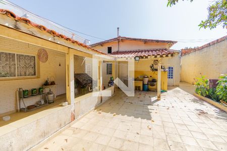 Casa à venda com 150m², 3 quartos e 2 vagas Casa à venda com 150m², 3 quartos e 2 vagasQuintal