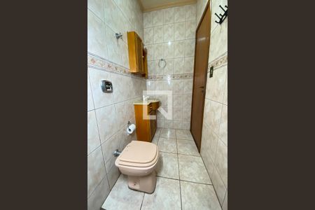 Casa à venda com 411m², 4 quartos e 3 vagasBanheiro da Suíte 1