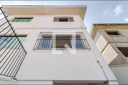 Casa à venda com 279m², 2 quartos e 2 vagas Casa à venda com 279m², 2 quartos e 2 vagasFachada