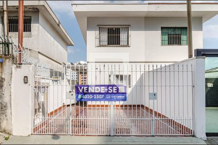 Casa à venda com 279m², 2 quartos e 2 vagas Casa à venda com 279m², 2 quartos e 2 vagasFachada