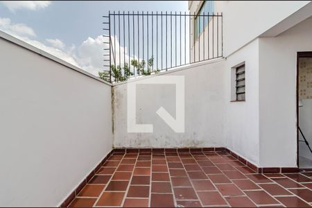 Casa à venda com 279m², 2 quartos e 2 vagas Casa à venda com 279m², 2 quartos e 2 vagasTerraço