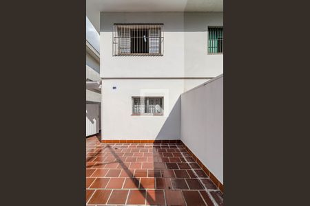Casa à venda com 279m², 2 quartos e 2 vagas Casa à venda com 279m², 2 quartos e 2 vagasFachada