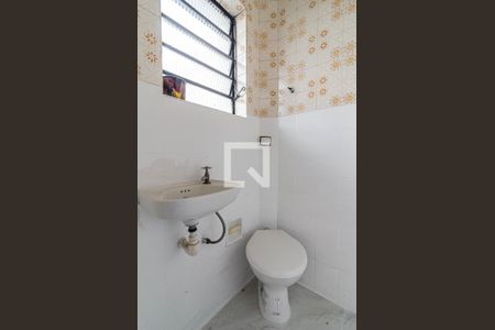 Casa à venda com 279m², 2 quartos e 2 vagas Casa à venda com 279m², 2 quartos e 2 vagasBanheiro de serviço