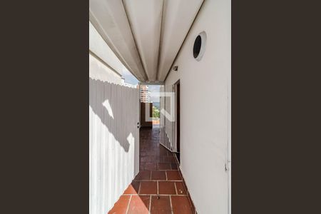 Casa à venda com 279m², 2 quartos e 2 vagas Casa à venda com 279m², 2 quartos e 2 vagasEntrada