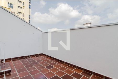 Casa à venda com 279m², 2 quartos e 2 vagas Casa à venda com 279m², 2 quartos e 2 vagasTerraço